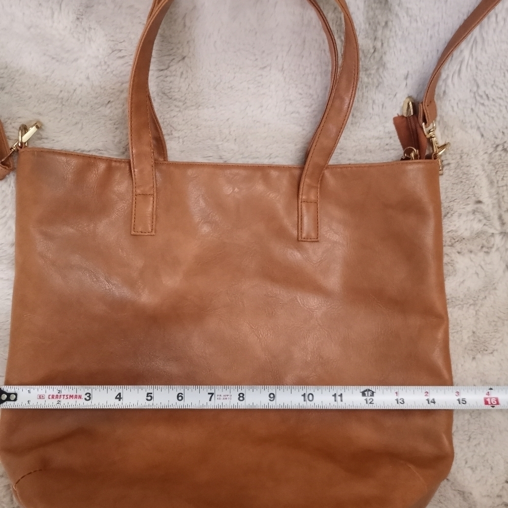 Modern + Chic Oversized Multi Compartment Vegan Leather Tote - Picture 5 of 7